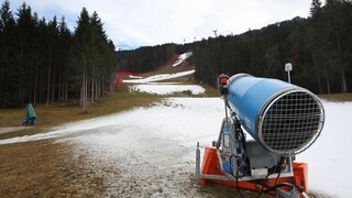 Veria, že opatrenia zaberú. V Tatrách začali so zasnežovaním aj napriek núdzovému stavu